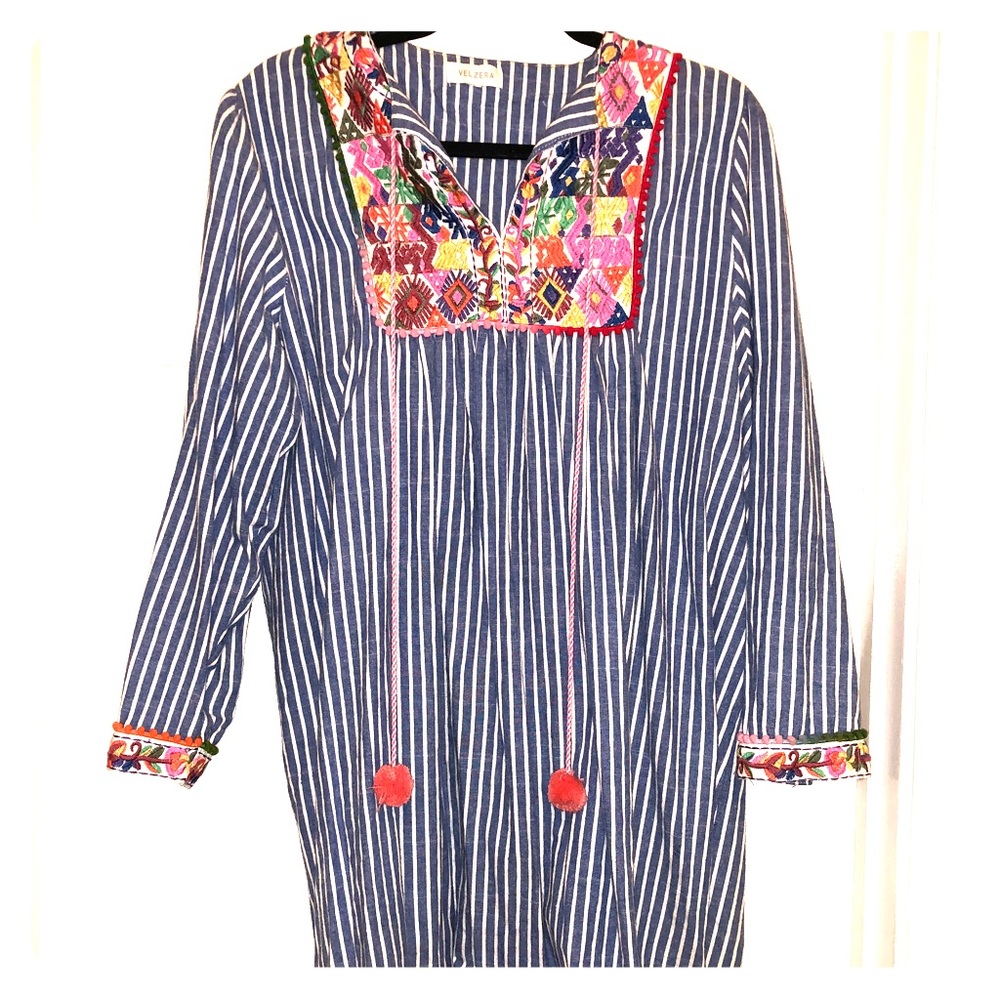 Boutique embroidered, navy and white tunic